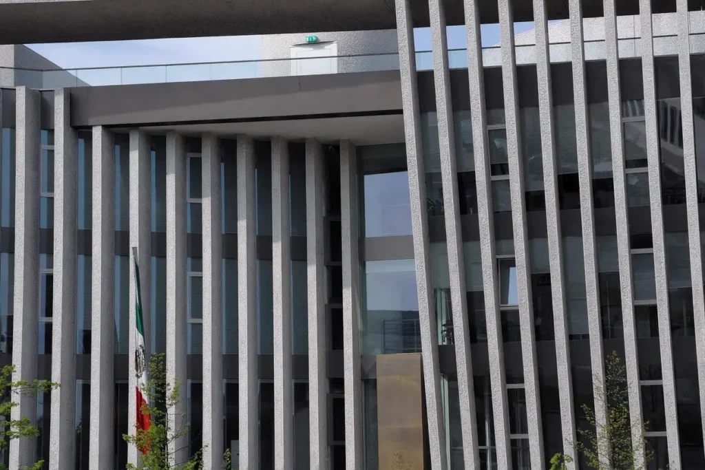 Fachadas metálicas modernas en Xela